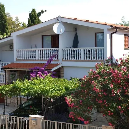 Apartment Dobri - 500m From *